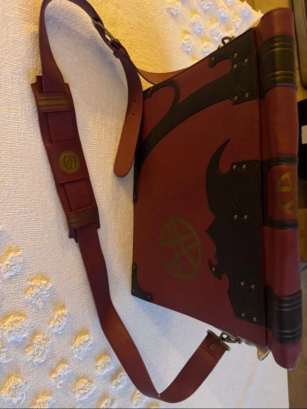 NWOT-Thinkgeek Marvel Doctor Strange Book of Vishanti Messenger Bag with Strap